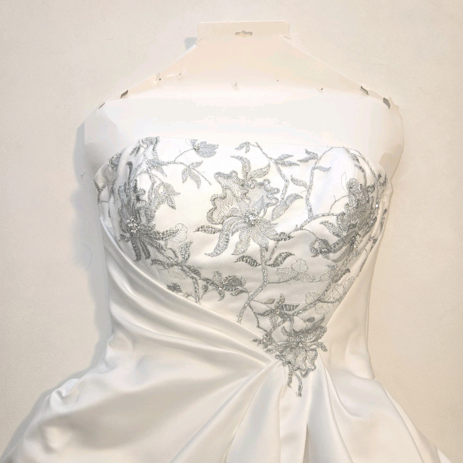 Ashley Jordan White Silver Embroidered Strapless Satin Wedding Dress Gown 6 Euc
